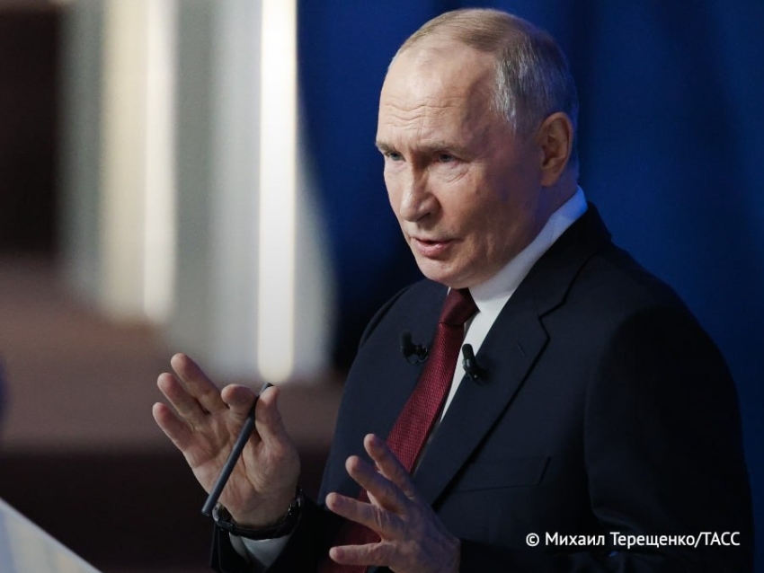 Владимир Путин о воспитании читающего поколения россиян: нужно выдержать конкуренцию с современной техникой